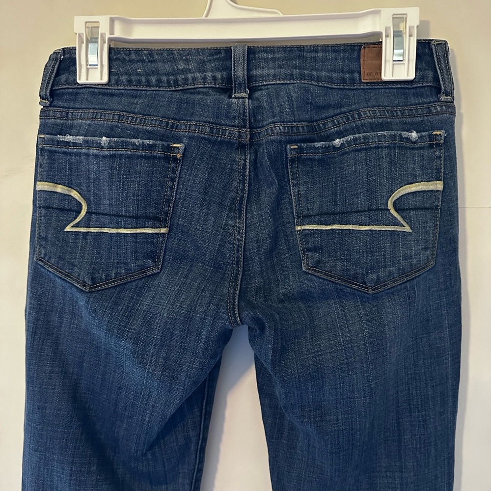 American Eagle Jeans Women’s size 2. REGULAR/STANDARD.